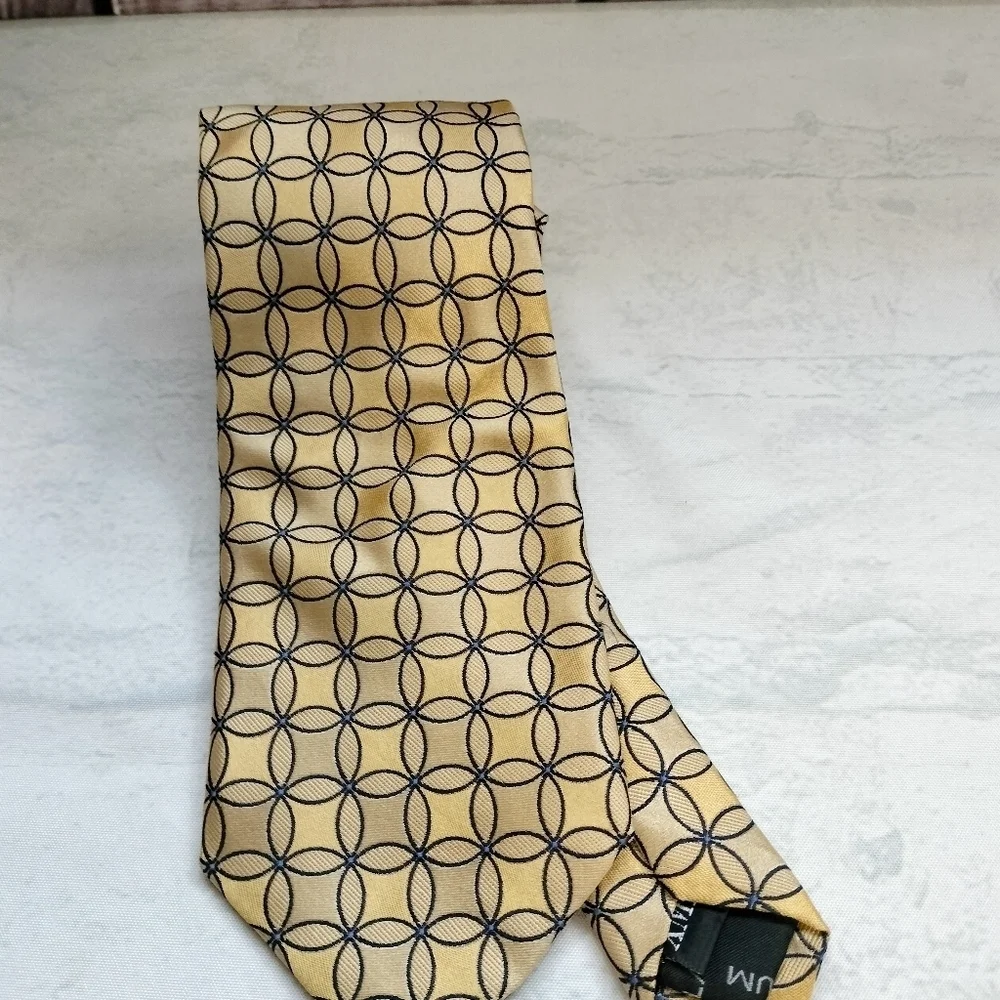 XMI PLATINUM SILK NECKTIE TIE Interlocking Circles Blue Yellow Hand Made in USA